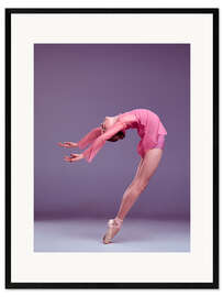 Impressão artística com moldura Young ballerina in pink dress
