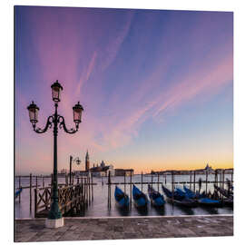 Tableau en aluminium Gondolas in Venice during sunrise