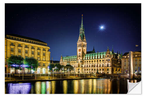 Sticker mural La Lune brillant au-dessus de l'hôtel de ville de Hambourg