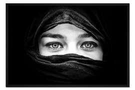 Gerahmter Kunstdruck Frau mit schwarzen Schal