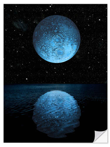 Sisustustarra A blue moon rising over a calm alien ocean with a starry sky as a backdrop.