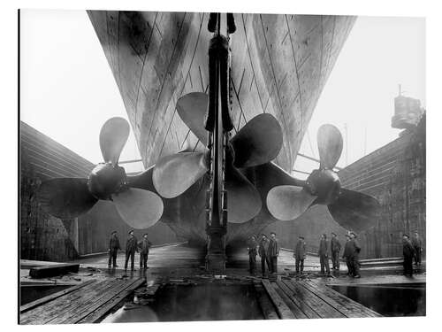 Aluminium print Shipyard workers with the Titanic