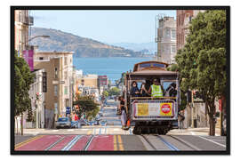 Gerahmter Kunstdruck Straßenbahn auf einem Hügel in den Straßen von San Francisco, Kalifornien, USA