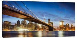 Canvas-taulu Panoramic of Brooklyn bridge and Manhattan skyline at night, New York city, USA