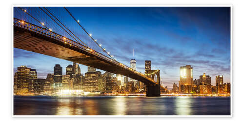 Juliste Panoramic of Brooklyn bridge and Manhattan skyline at night, New York city, USA