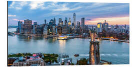 Alubild Panorama von Manhattan und Brooklyn-Brücke aus dem East River in der Dämmerung, New York City, USA