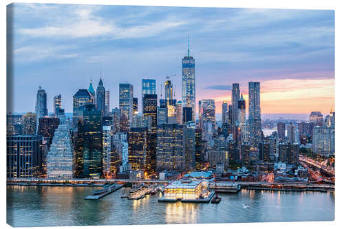 Leinwandbild Freedom Tower und Lower Manhattan-Skyline in der Abenddämmerung, New York, USA