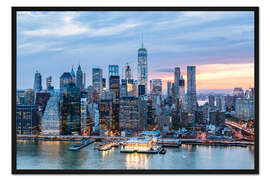 Gerahmter Kunstdruck Freedom Tower und Lower Manhattan-Skyline in der Abenddämmerung, New York, USA