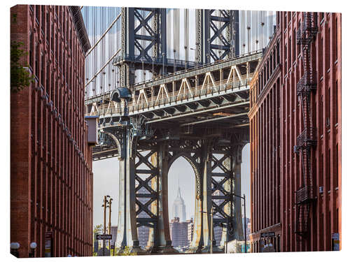 Canvas-taulu Empire State building seen through Manhattan bridge, New York city, USA