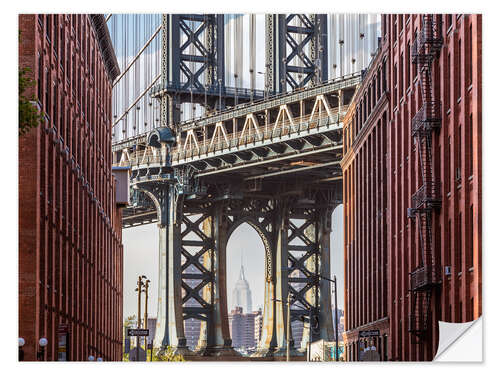 Vinilo para la pared Empire State building seen through Manhattan bridge, New York city, USA