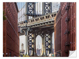 Selvklebende plakat Empire State building seen through Manhattan bridge, New York city, USA