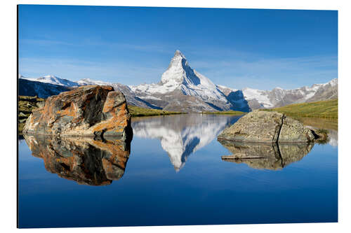 Aluminiumsbilde Stellisee and Matterhorn in the Swiss Alps in summer