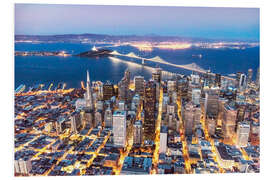 Hartschaumbild Luftaufnahme: San Francisco Innenstadt mit Bay-Brücke bei Nacht, Kalifornien, USA