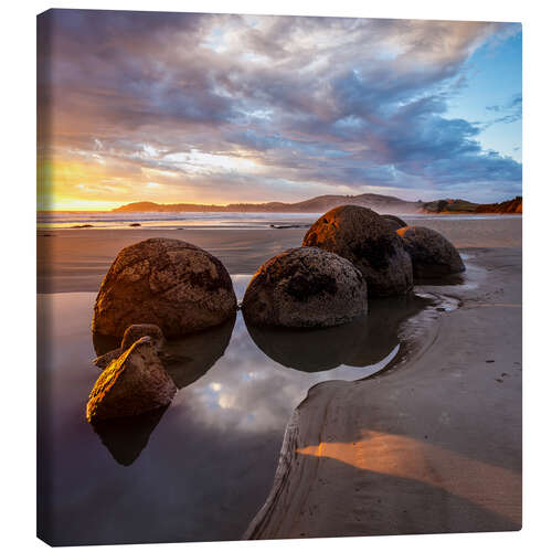 Tableau sur toile Moeraki Boulders au lever du soleil, Nouvelle-Zélande