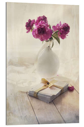 Galleriataulu Still life with pink peonies and love letters