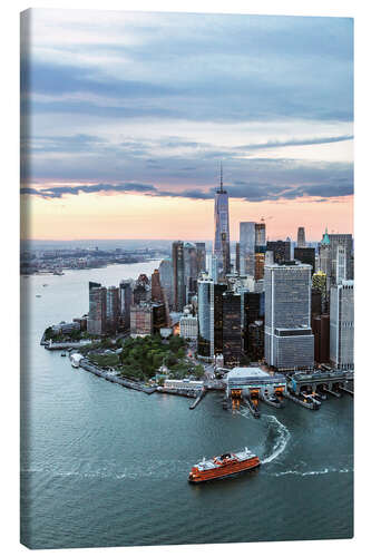 Obraz na płótnie Lower Manhattan at sunset with Staten Island Ferry boat, New York