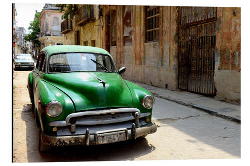 Quadro em alumínio Vintage car in the streets of Havana, Cuba