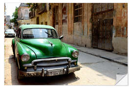 Selvklæbende plakat Vintage car in the streets of Havana, Cuba