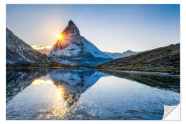 Sisustustarra Riffelsee and Matterhorn in the Swiss Alps