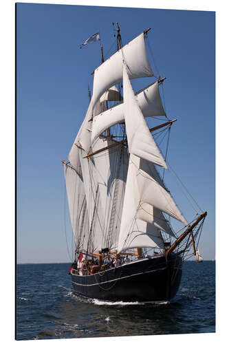 Aluminiumsbilde Black Sailing Ship at Sea