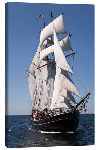 Canvastavla Black Sailing Ship at Sea