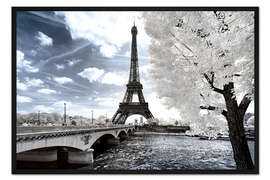 Gerahmter Kunstdruck Infrarot - Eiffelturm und Seine