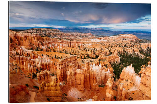 Galleriataulu Dramatic sunset over Bryce canyon, Utah, USA