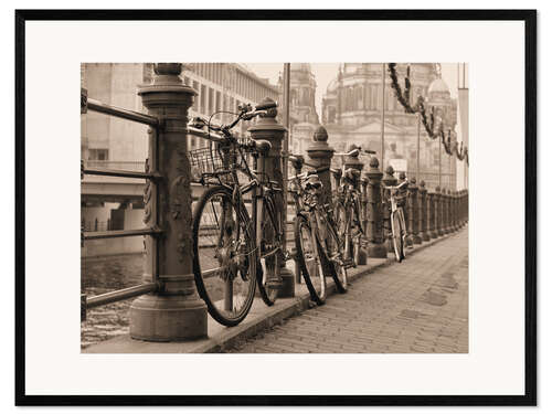 Kunsttryk i ramme Bicycles on a promenade