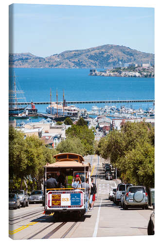 Canvastavla Tram with Alcatraz island in the background, San Francisco, USA