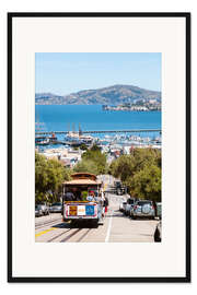 Gerahmter Kunstdruck Tram mit Alcatraz Insel im Hintergrund, San Francisco, USA