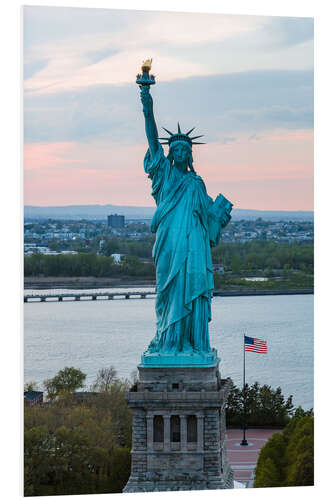 Print på skumplade Aerial view of the Statue of Liberty at sunset, New York city, USA