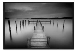 Gerahmter Kunstdruck Alter Holzsteg im stillen Wasser