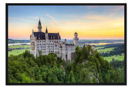 Gerahmter Kunstdruck Schloss Neuschwanstein bei Sonnenaufgang im Sommer