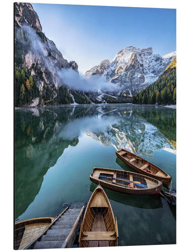 Print på aluminium Tidlig morgen ved Prags Sø, Dolomitterne