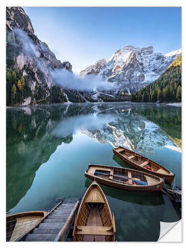 Självhäftande poster Tidigt på morgonen vid Braies-sjön, Dolomiterna