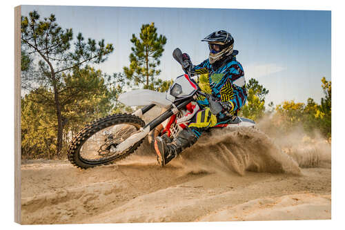 Holzbild Enduro-Fahrer auf Sand