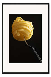 Gerahmter Kunstdruck Rohe Tagliatelle auf einer Gabel