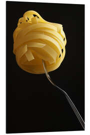 Magnettafel Rohe Tagliatelle auf einer Gabel