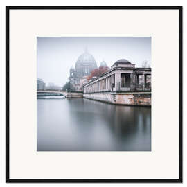 Impression artistique encadrée Berlin Cathedral in winter fog