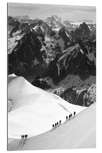 Cuadro de plexi-alu Climbers on snowy mountains of Mont Blanc Massif