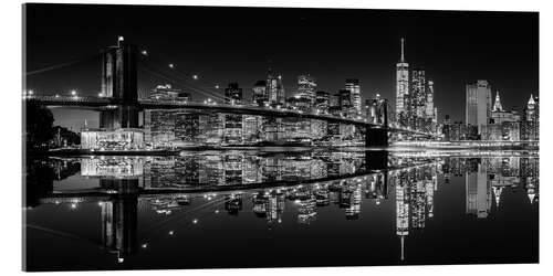 Tableau en verre acrylique Mirrored New York Skyline at Night (monochrome)