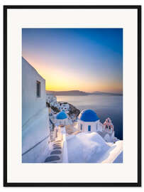 Gerahmter Kunstdruck Sonnenaufgang über den blauen Dächern von Santorini