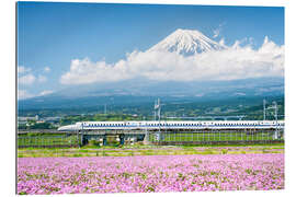 Galleriataulu Shinkansen train goes past Mount Fuji in Shizuoka, Japan