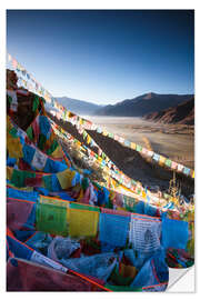 Wandsticker Tal bei Sonnenaufgang mit Gebetsfahnen, Tibet