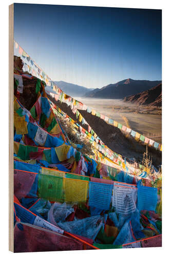 Quadro de madeira Valley at sunrise with prayer flags, Tibet