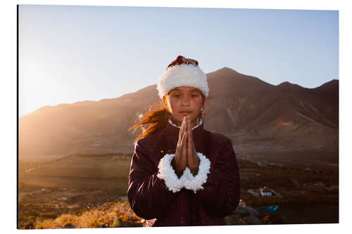 Tableau en aluminium Portrait of tibetan girl praying, Tibet