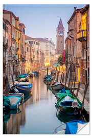 Selvklebende plakat Romantic Cityscape of Venice at dusk