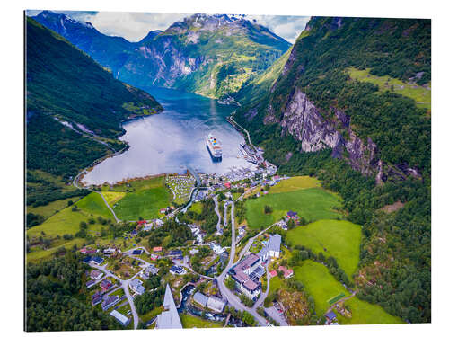 Galleriataulu Steamer in the fjord