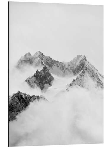 Aluminiumtavla Cloudy peaks near mountains