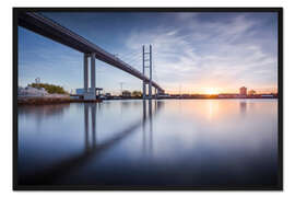 Gerahmter Kunstdruck Rügenbrücke in der Abendsonne (Stralsund/Deutschland)